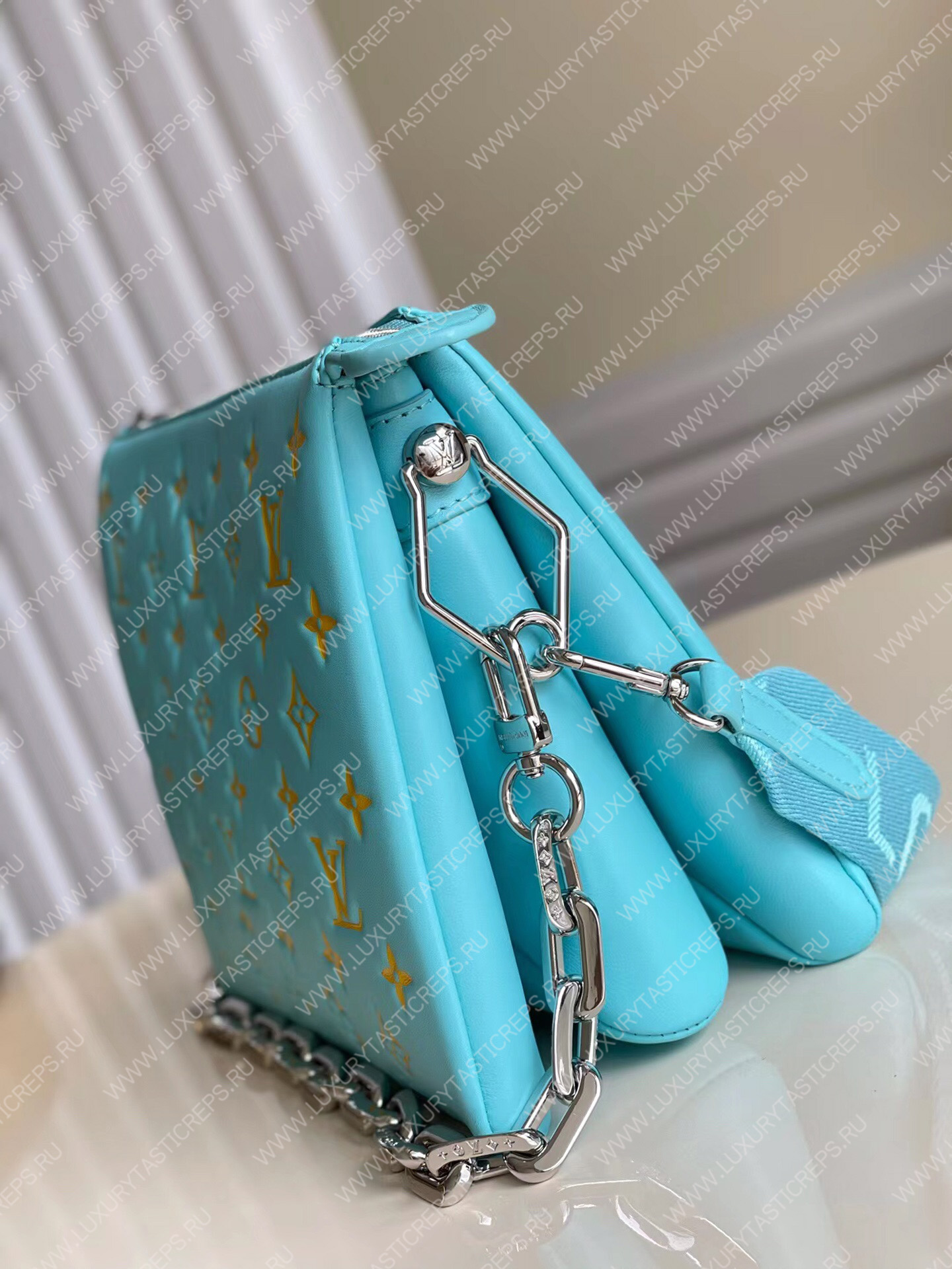 l**is V*t*n coussin pm turquise m57793