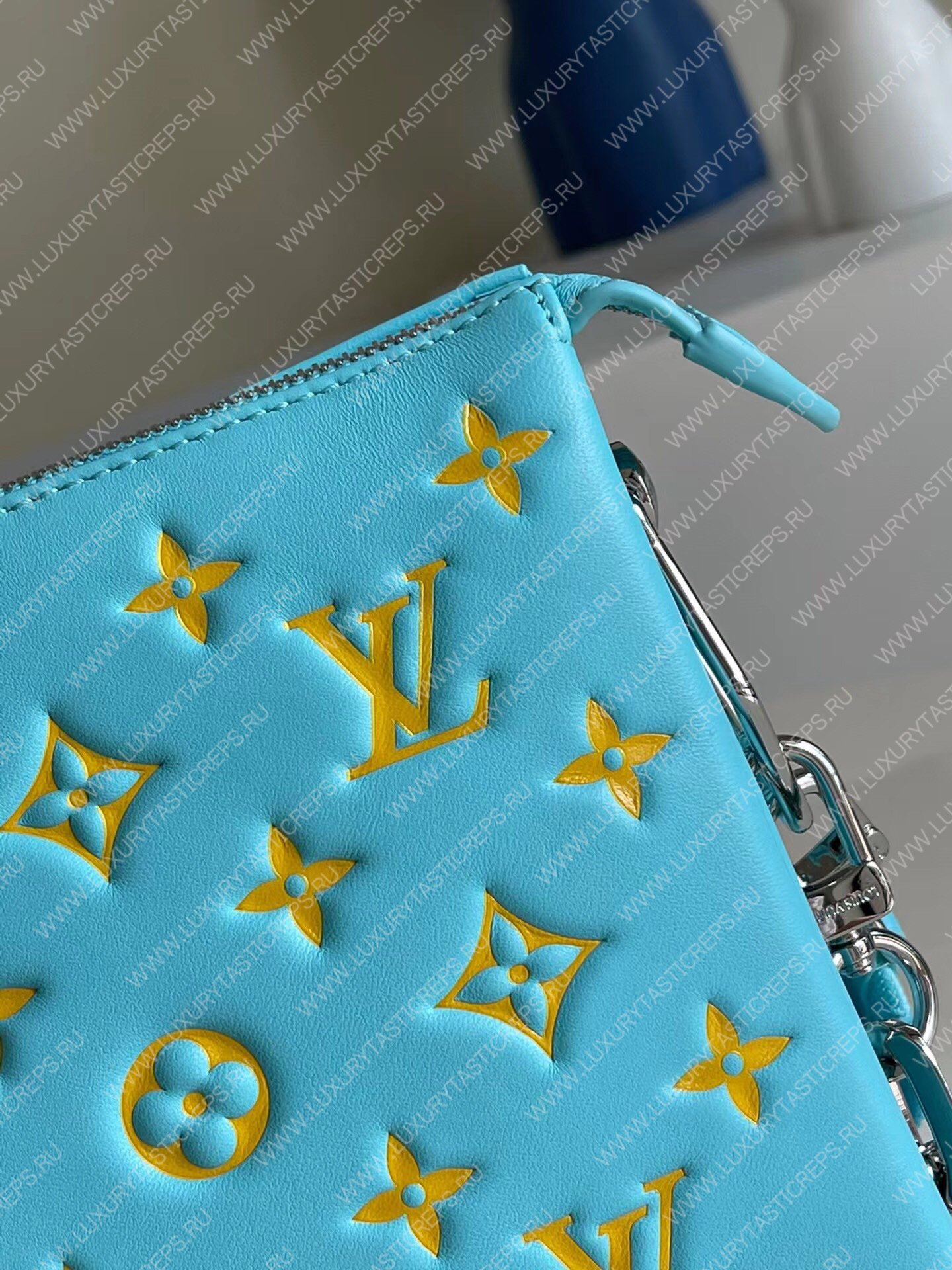 l**is V*t*n coussin pm turquise m57793