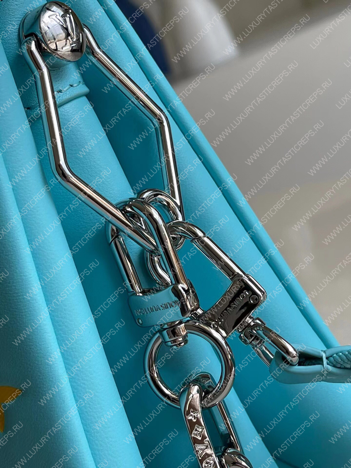 l**is V*t*n coussin pm turquise m57793