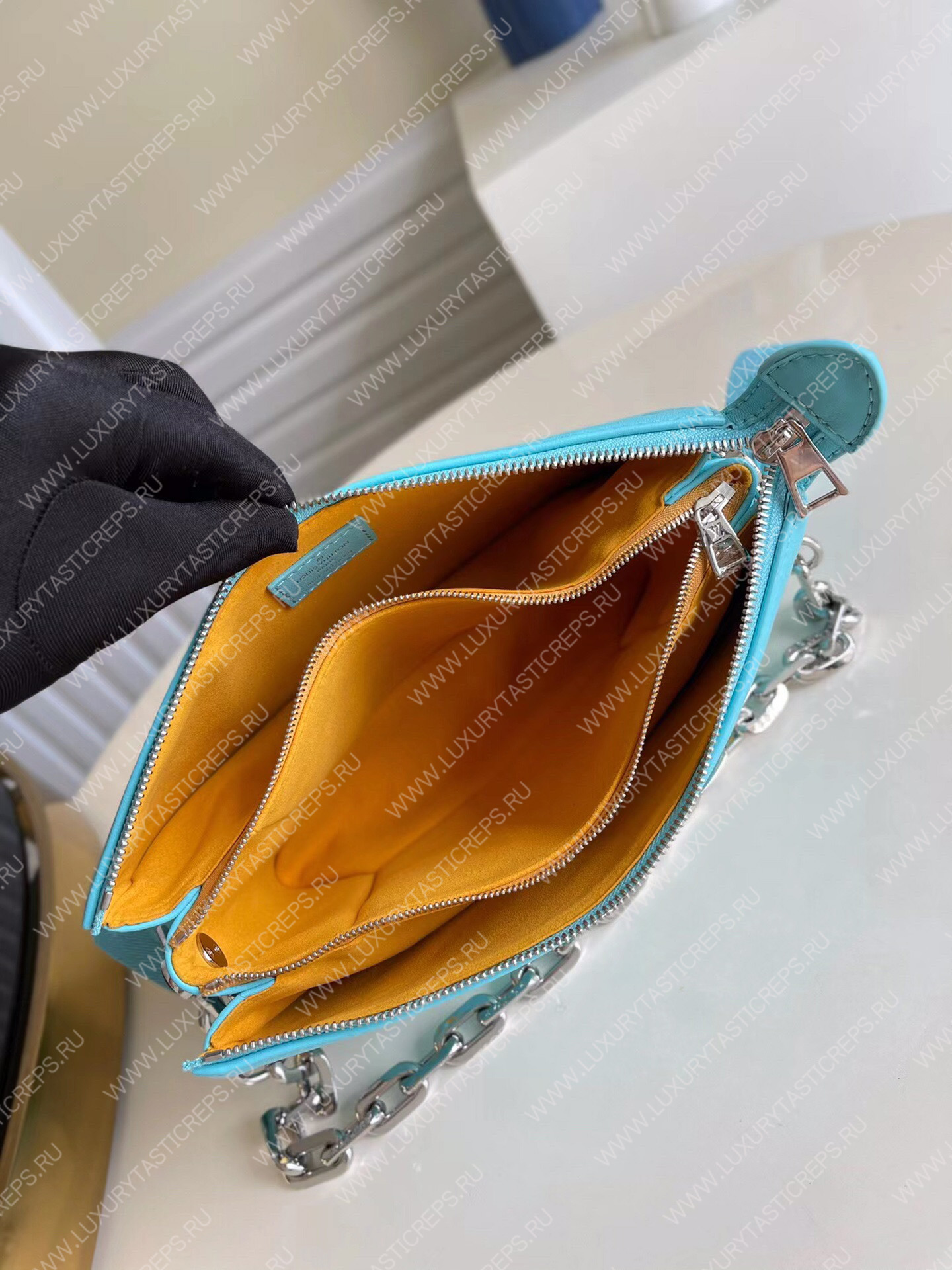 l**is V*t*n coussin pm turquise m57793