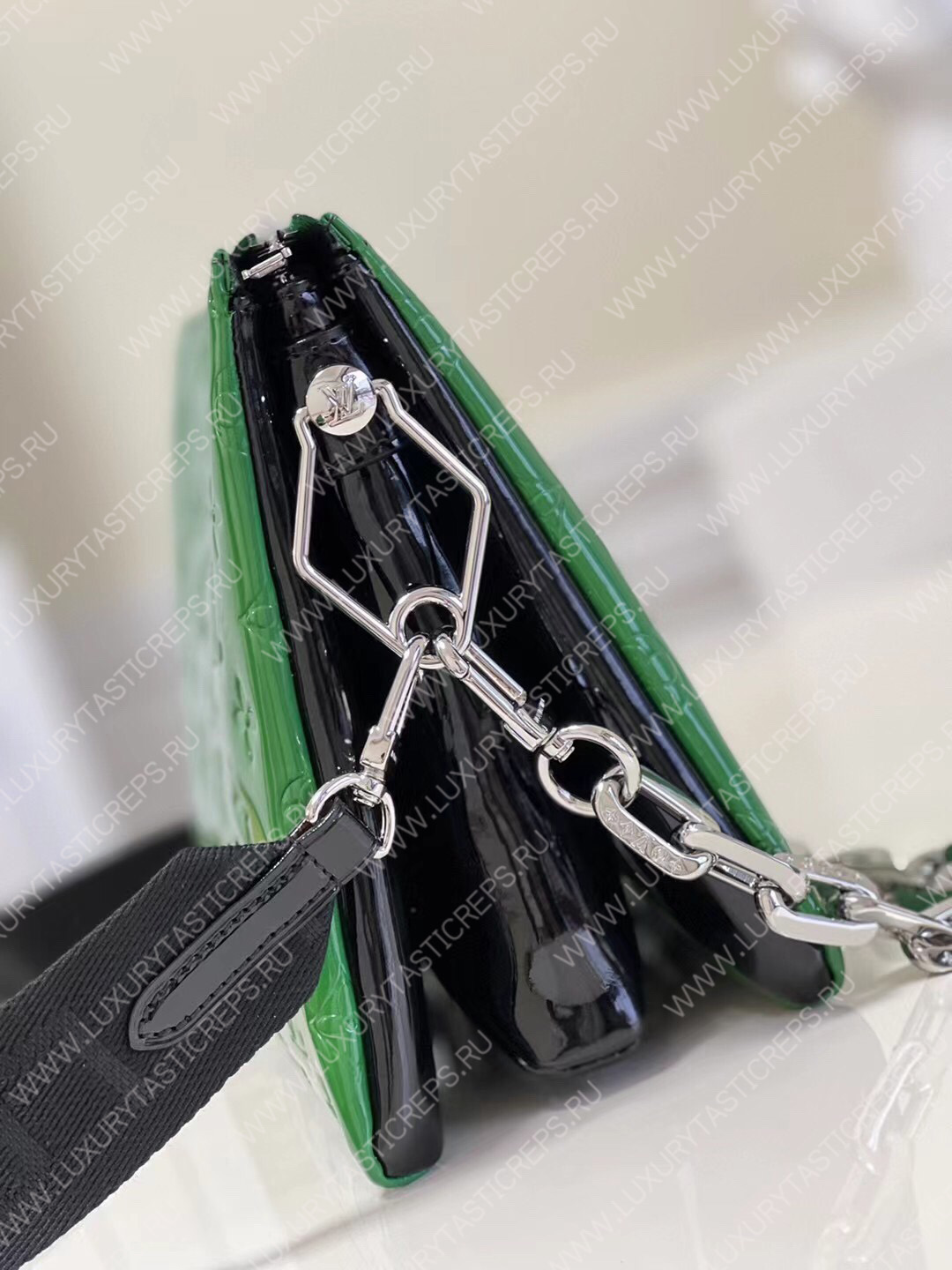 l**is V*t*n coussin pm green m57793