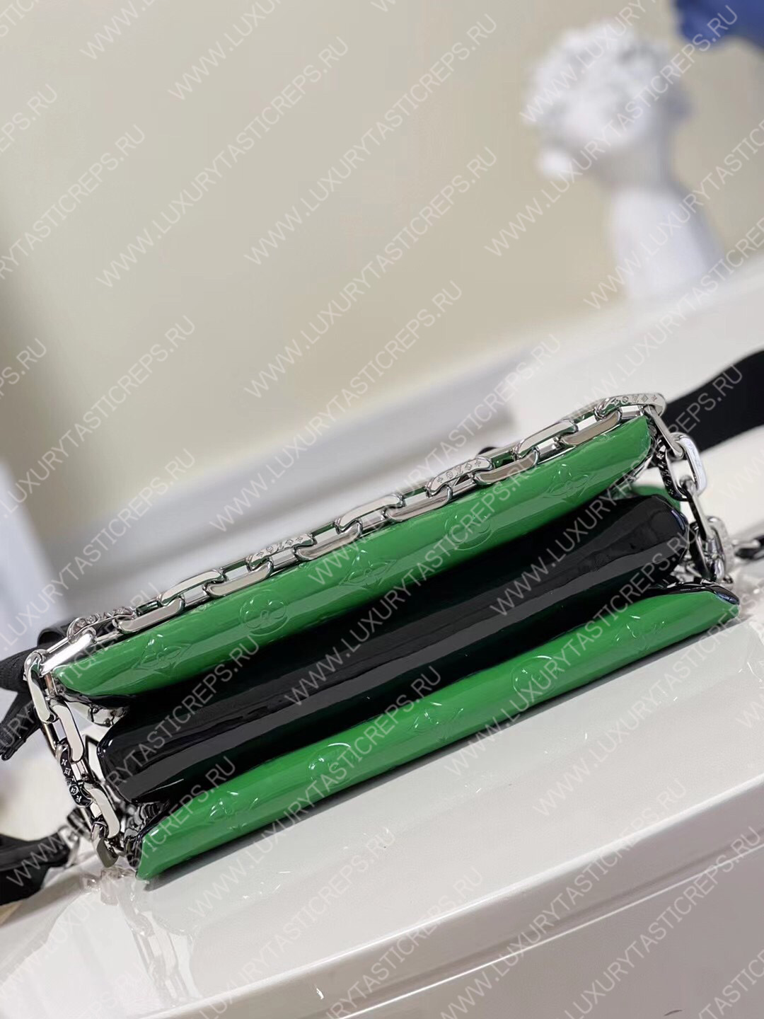 l**is V*t*n coussin pm green m57793