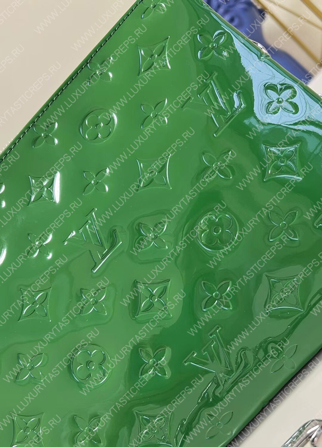 l**is V*t*n coussin pm green m57793