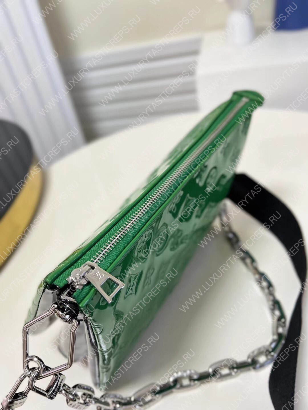 l**is V*t*n coussin pm green m57793