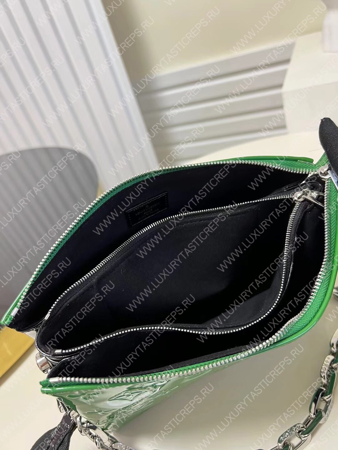 l**is V*t*n coussin pm green m57793