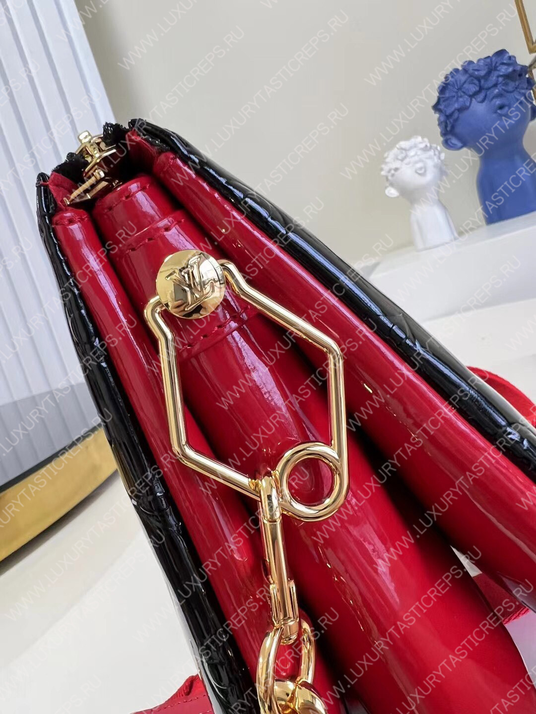 l**is V*t*n coussin pm black m57793