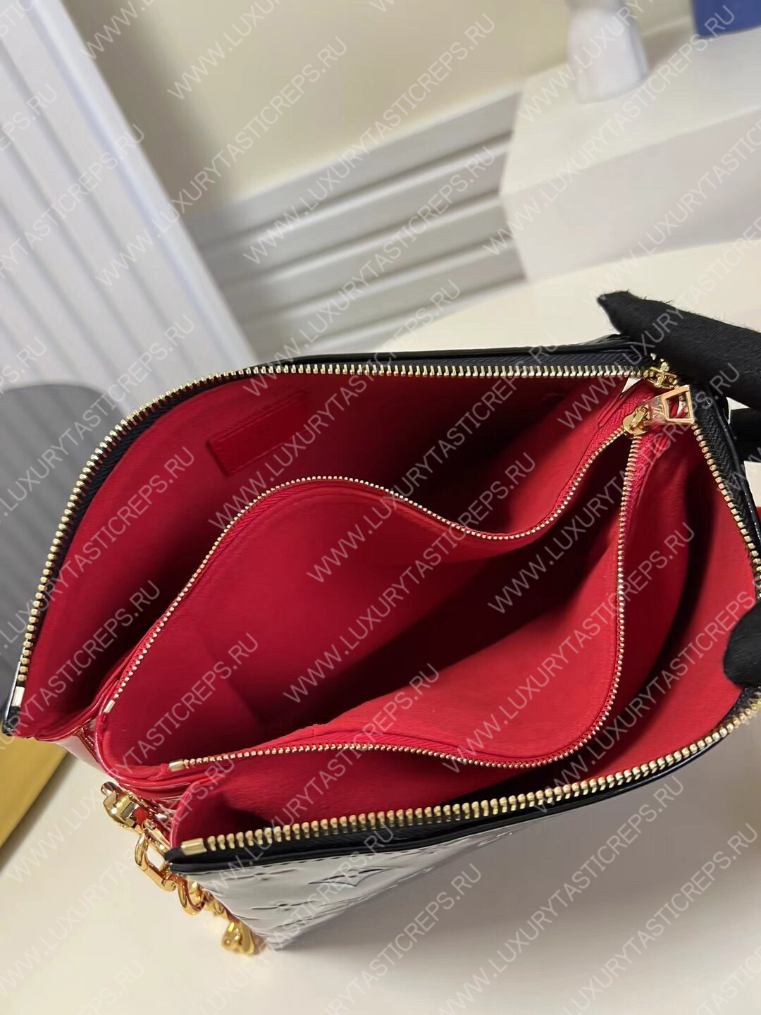 l**is V*t*n coussin pm black m57793