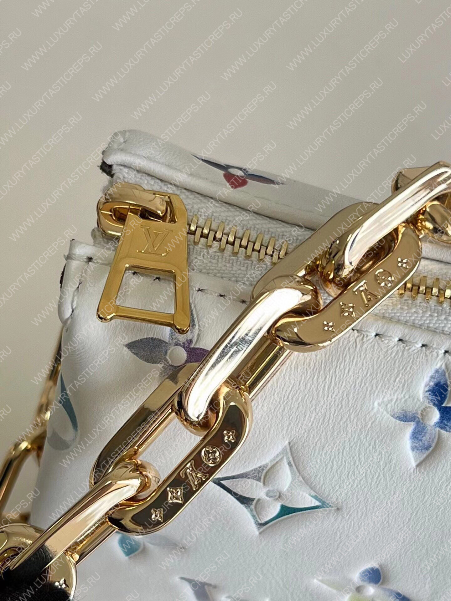 l**is V*t*n coussin pm white m57793