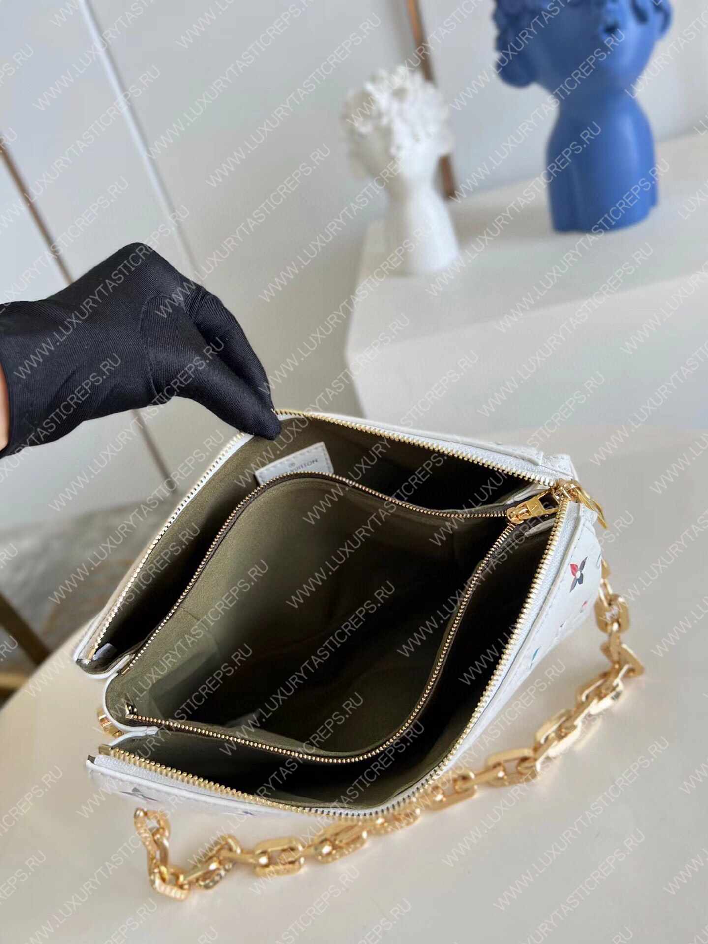 l**is V*t*n coussin pm white m57793