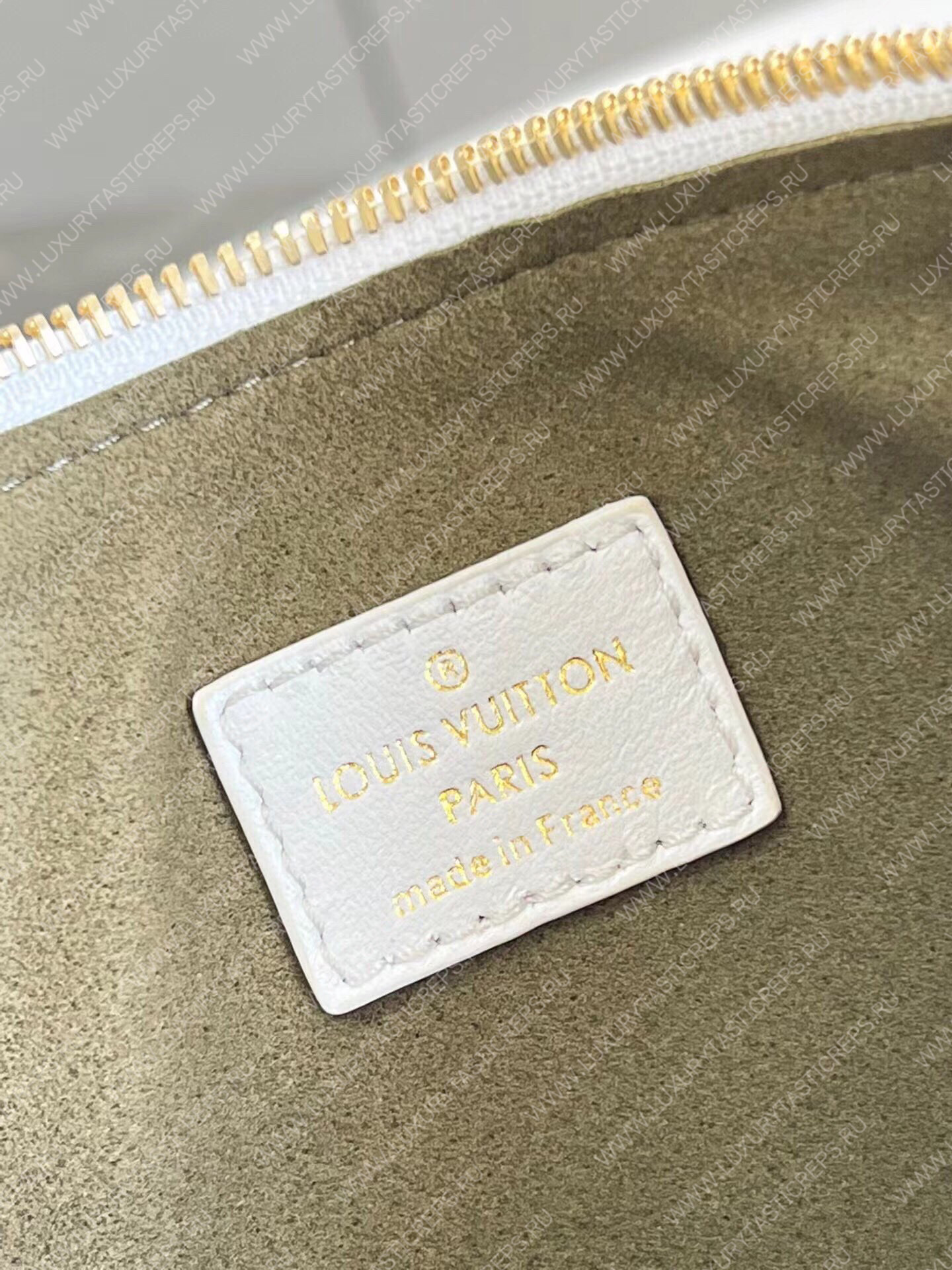 l**is V*t*n coussin pm white m57793