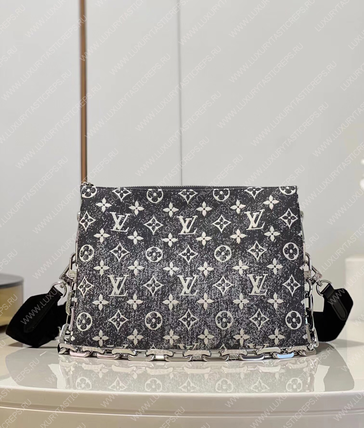 l**is V*t*n coussin pm grey m57793