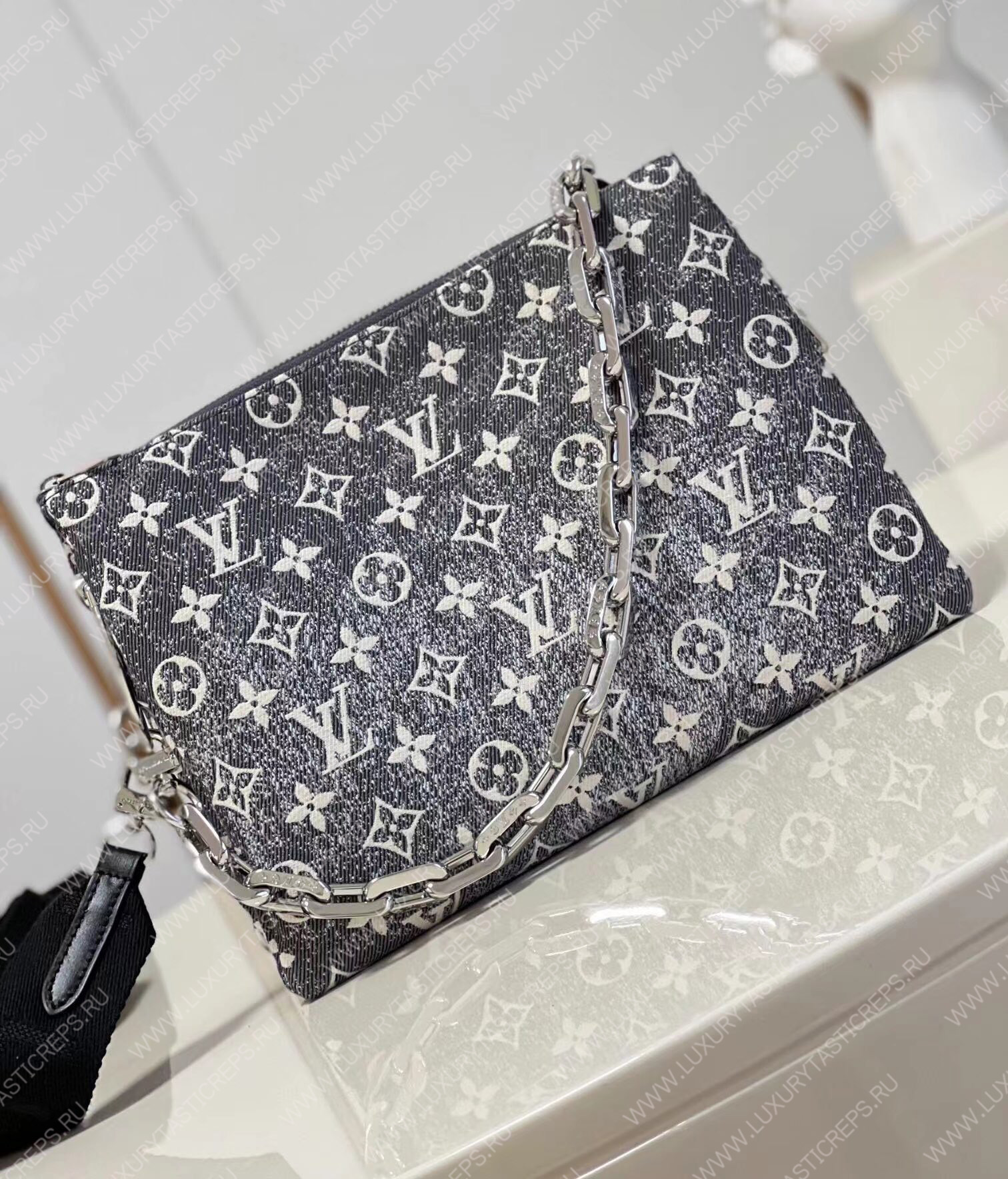 l**is V*t*n coussin pm grey m57793