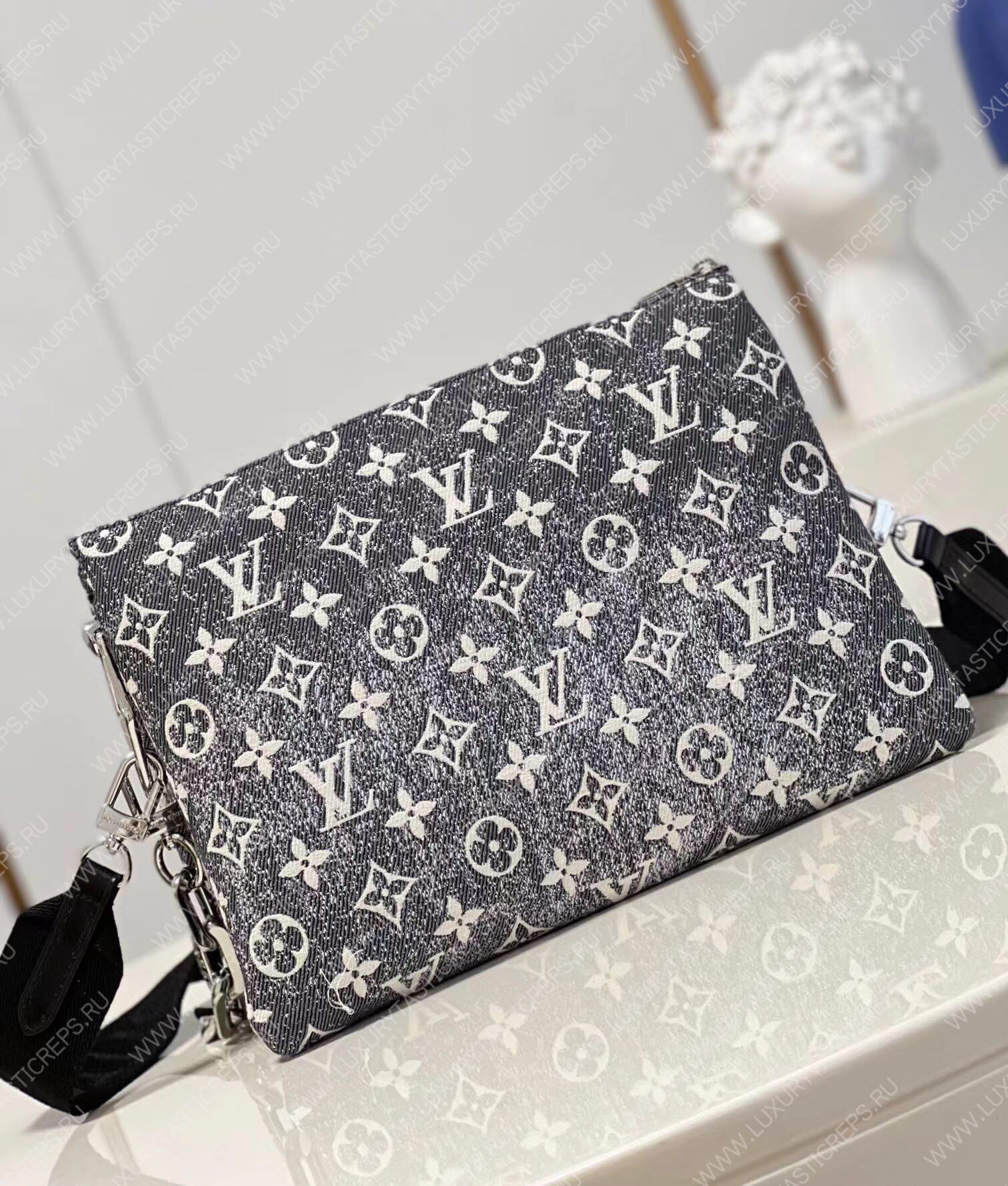 l**is V*t*n coussin pm grey m57793