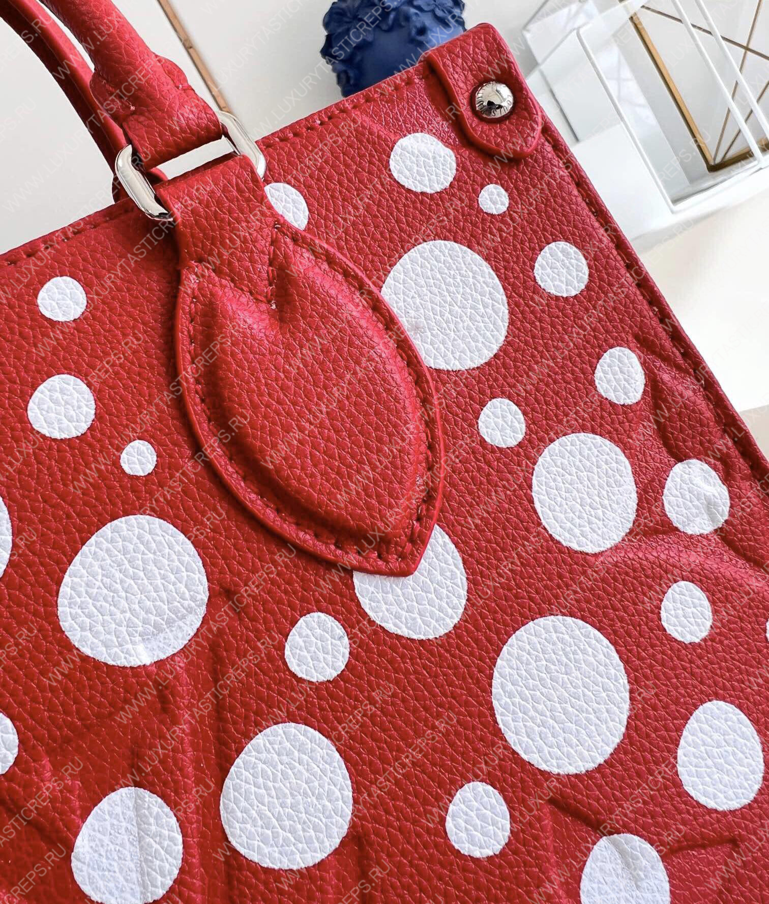 l**is V*t*n lv x yk onthego pm red and white m46412