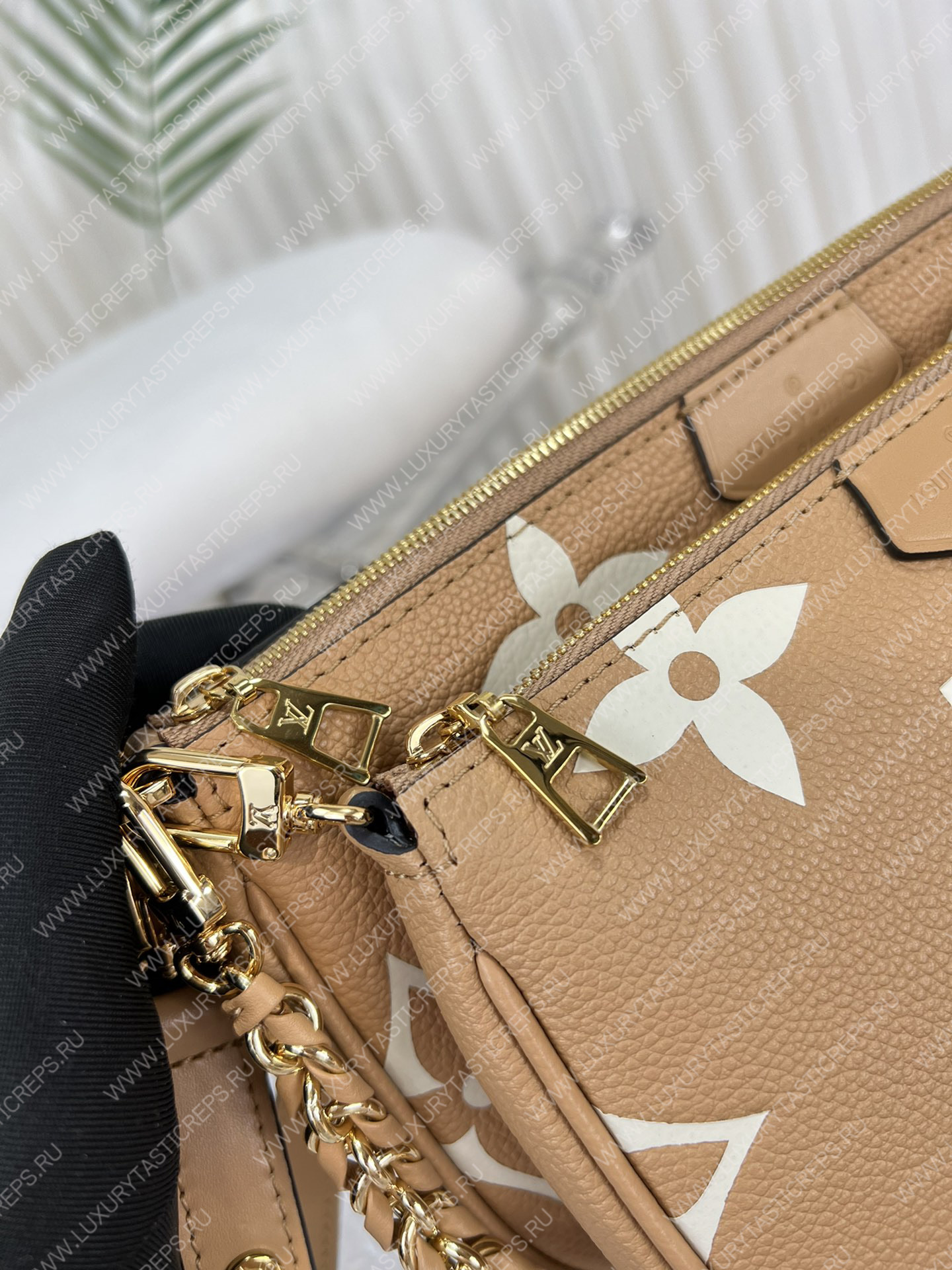 l**is V*t*n multi pochette accessoires arizona beige / cream m45983