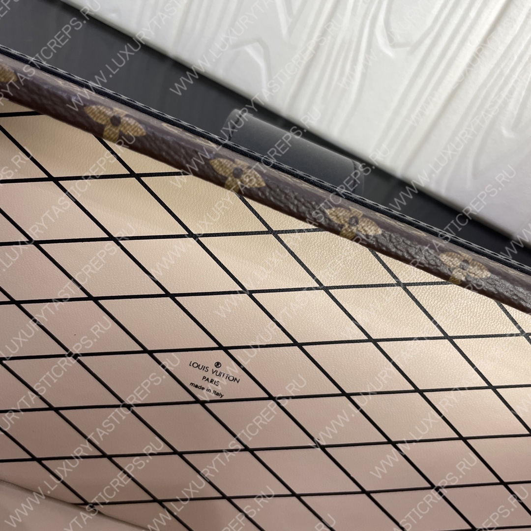 l**is V*t*n petite malle east west brown m46120