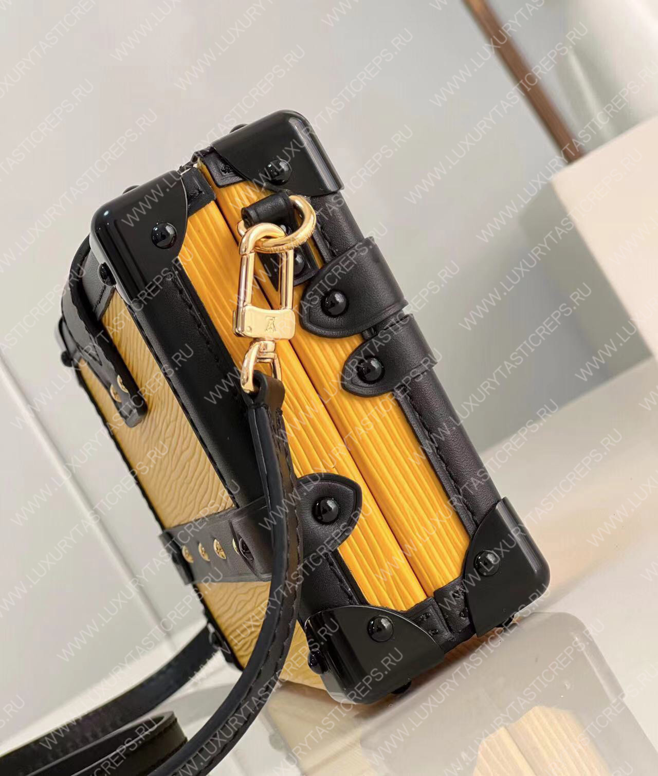 l**is V*t*n petite malle yellow m59179