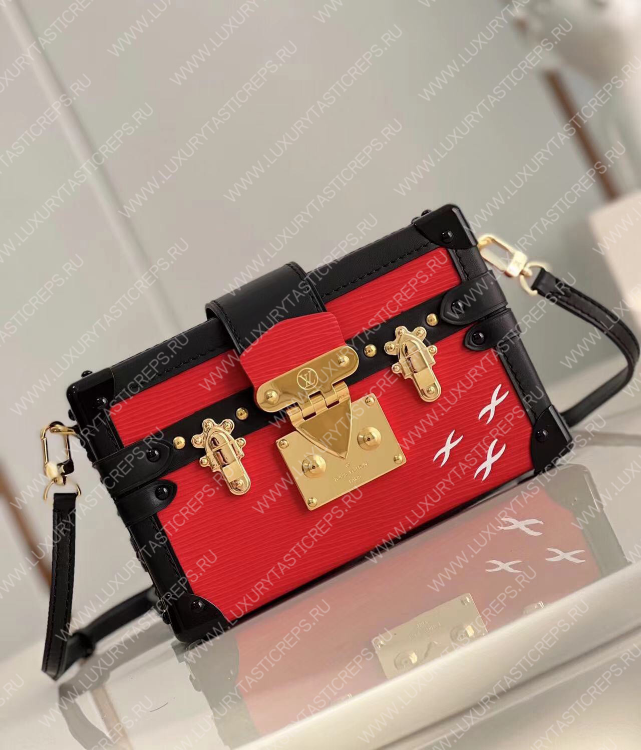 l**is V*t*n petite malle red m59179