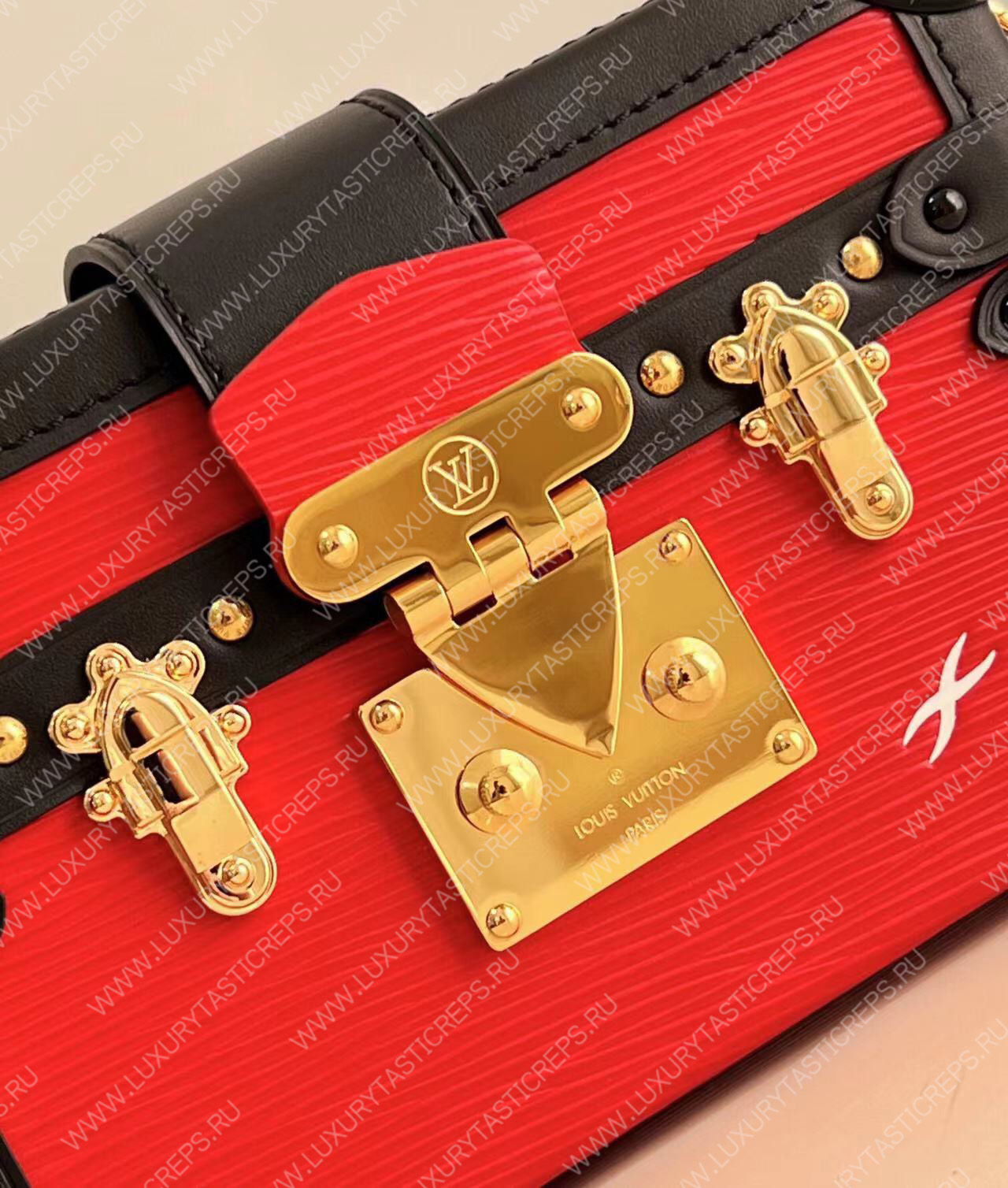 l**is V*t*n petite malle red m59179