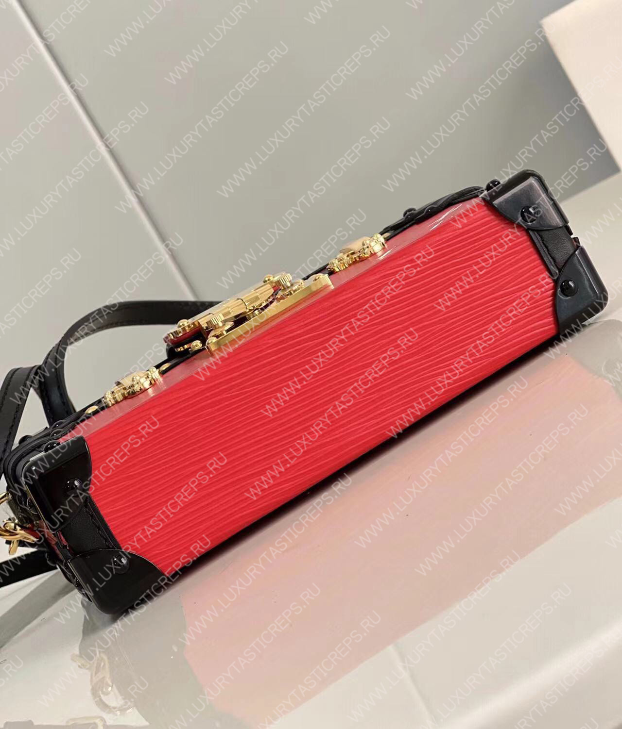 l**is V*t*n petite malle red m59179