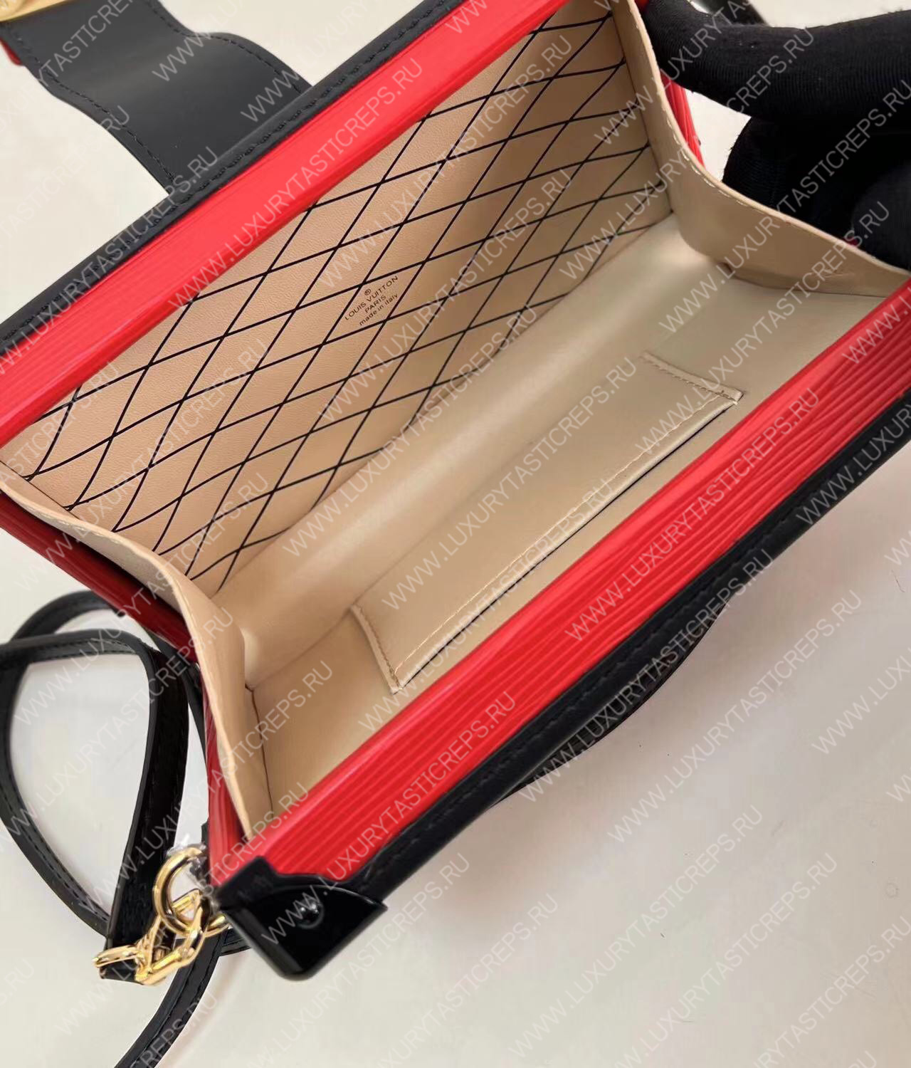 l**is V*t*n petite malle red m59179