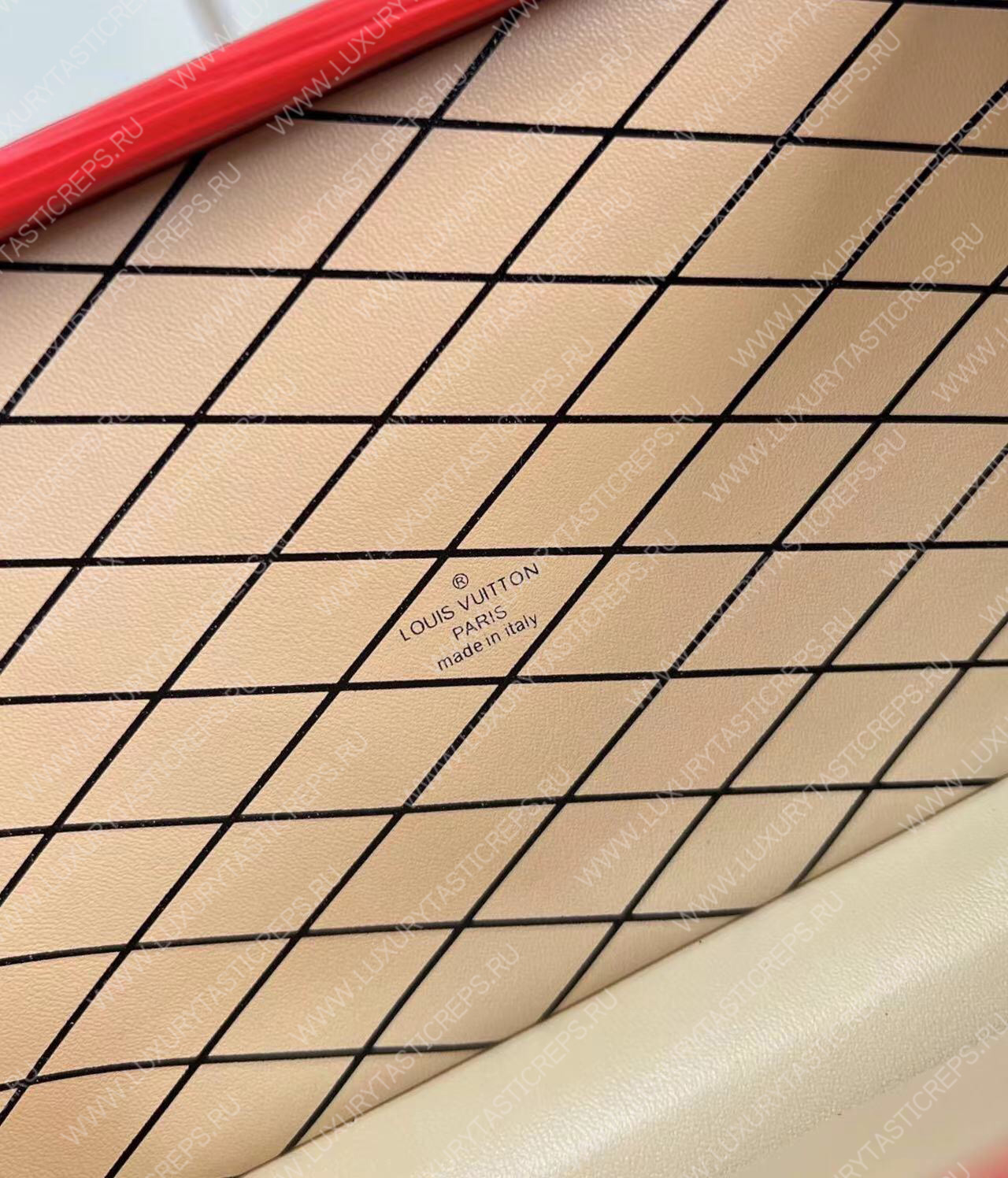 l**is V*t*n petite malle red m59179