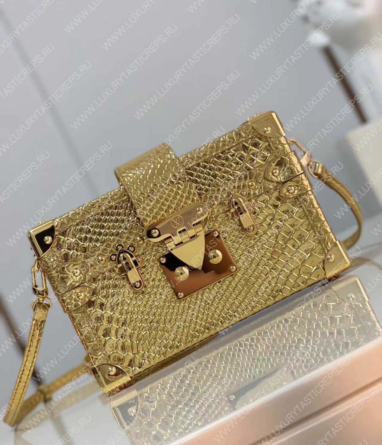 l**is V*t*n petite malle nicolas ghesquière gold m44919
