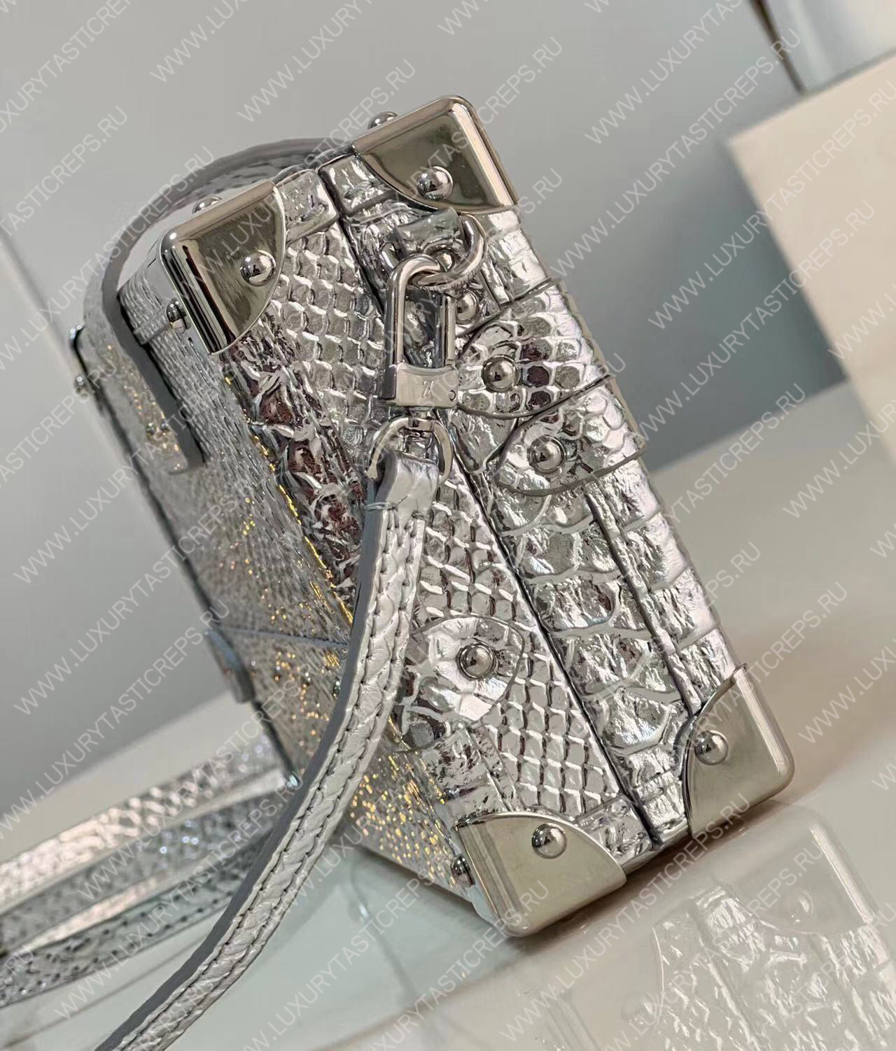 l**is V*t*n petite malle nicolas ghesquière silver m44919