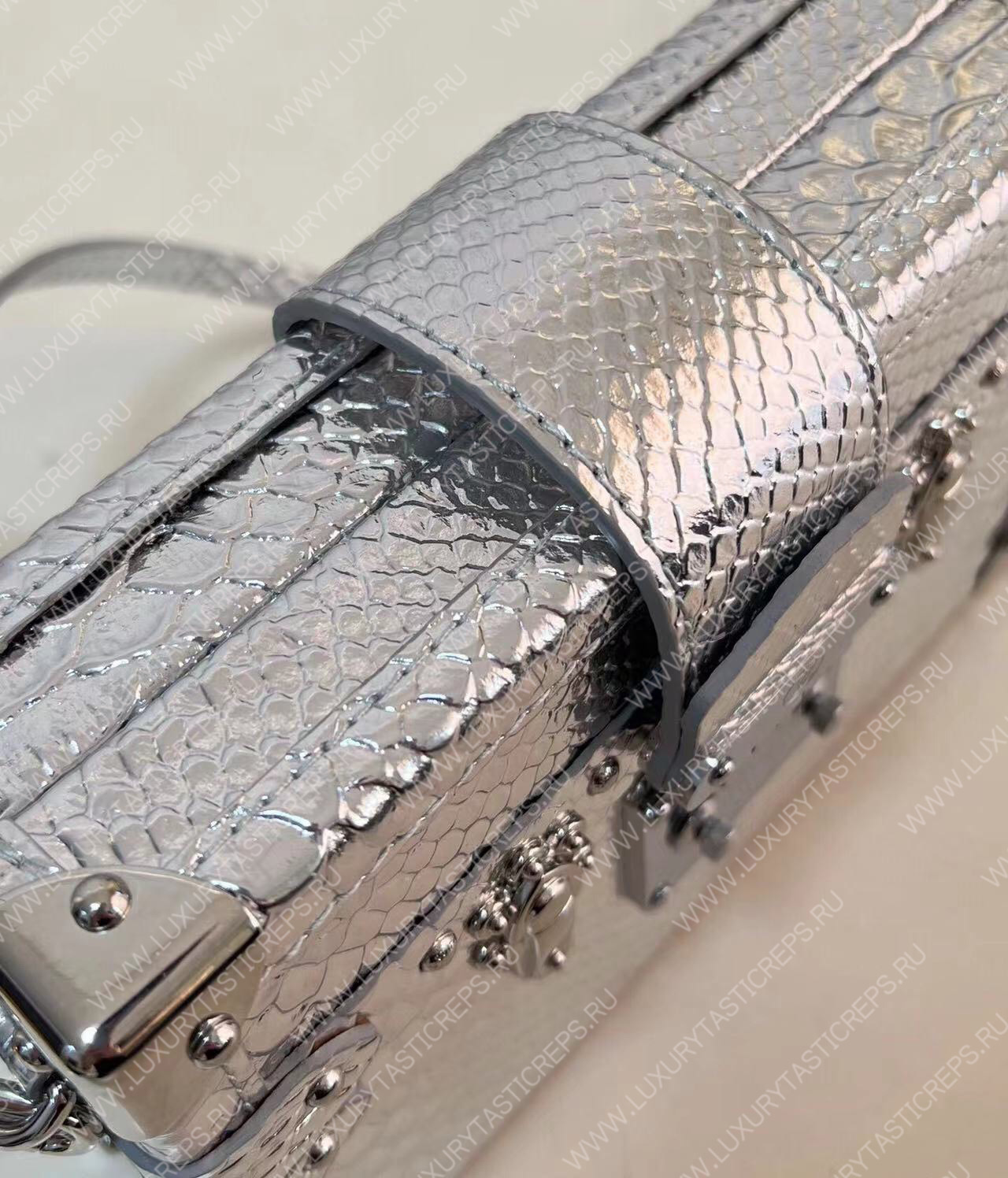 l**is V*t*n petite malle nicolas ghesquière silver m44919