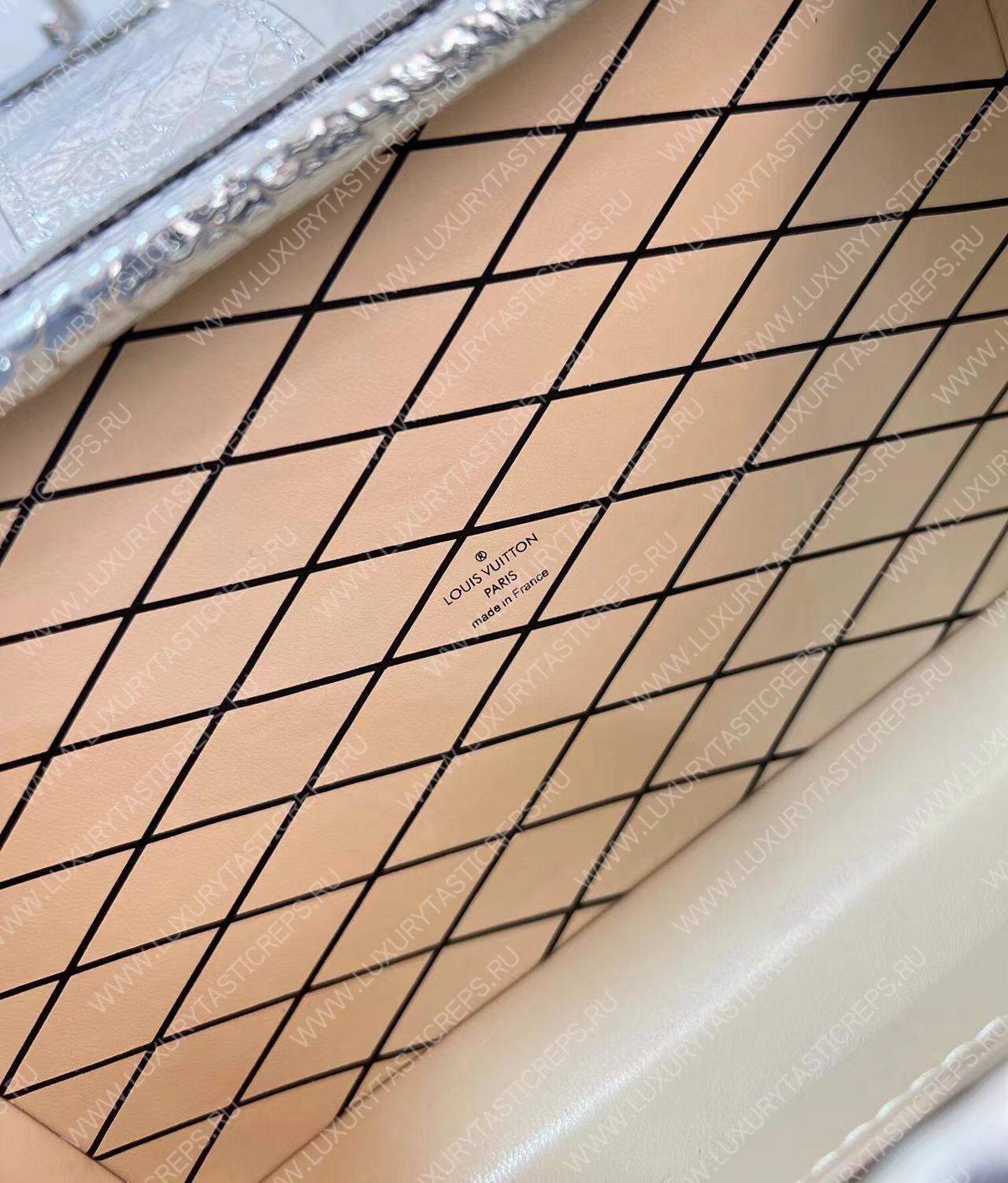 l**is V*t*n petite malle nicolas ghesquière silver m44919