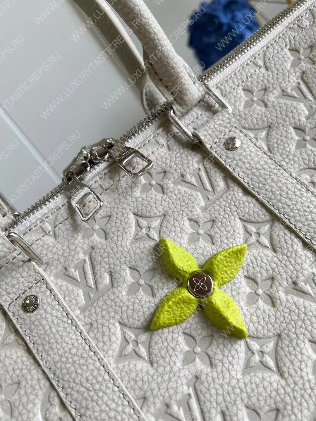 l**is V*t*n keepall 50 white m20901