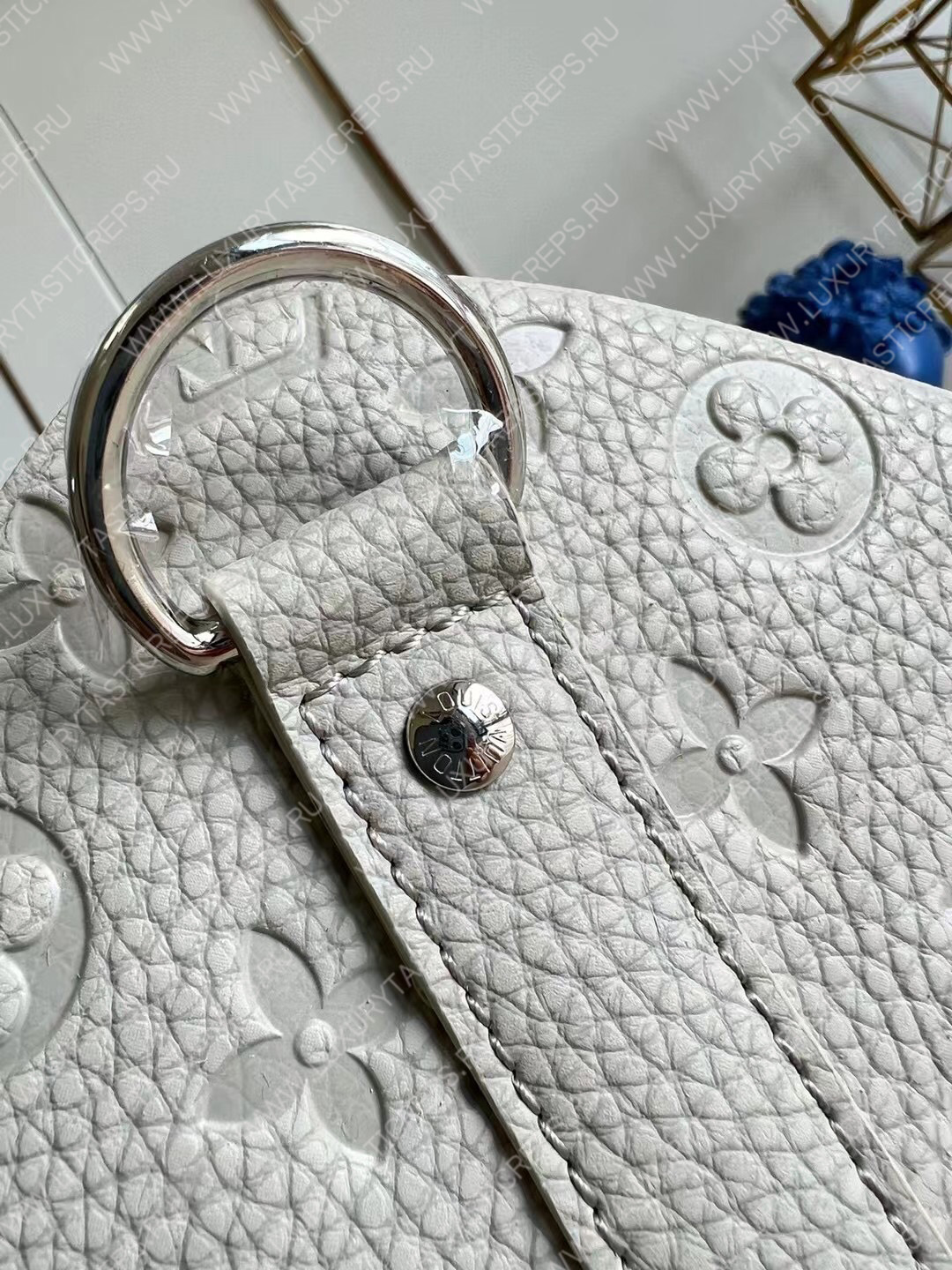 l**is V*t*n keepall 50 white m20901