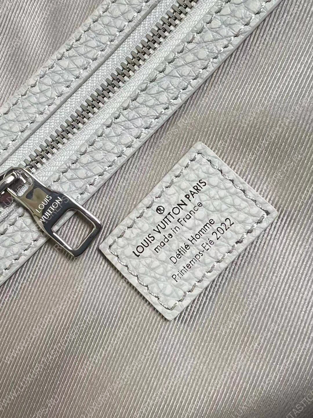 l**is V*t*n keepall 50 white m20901