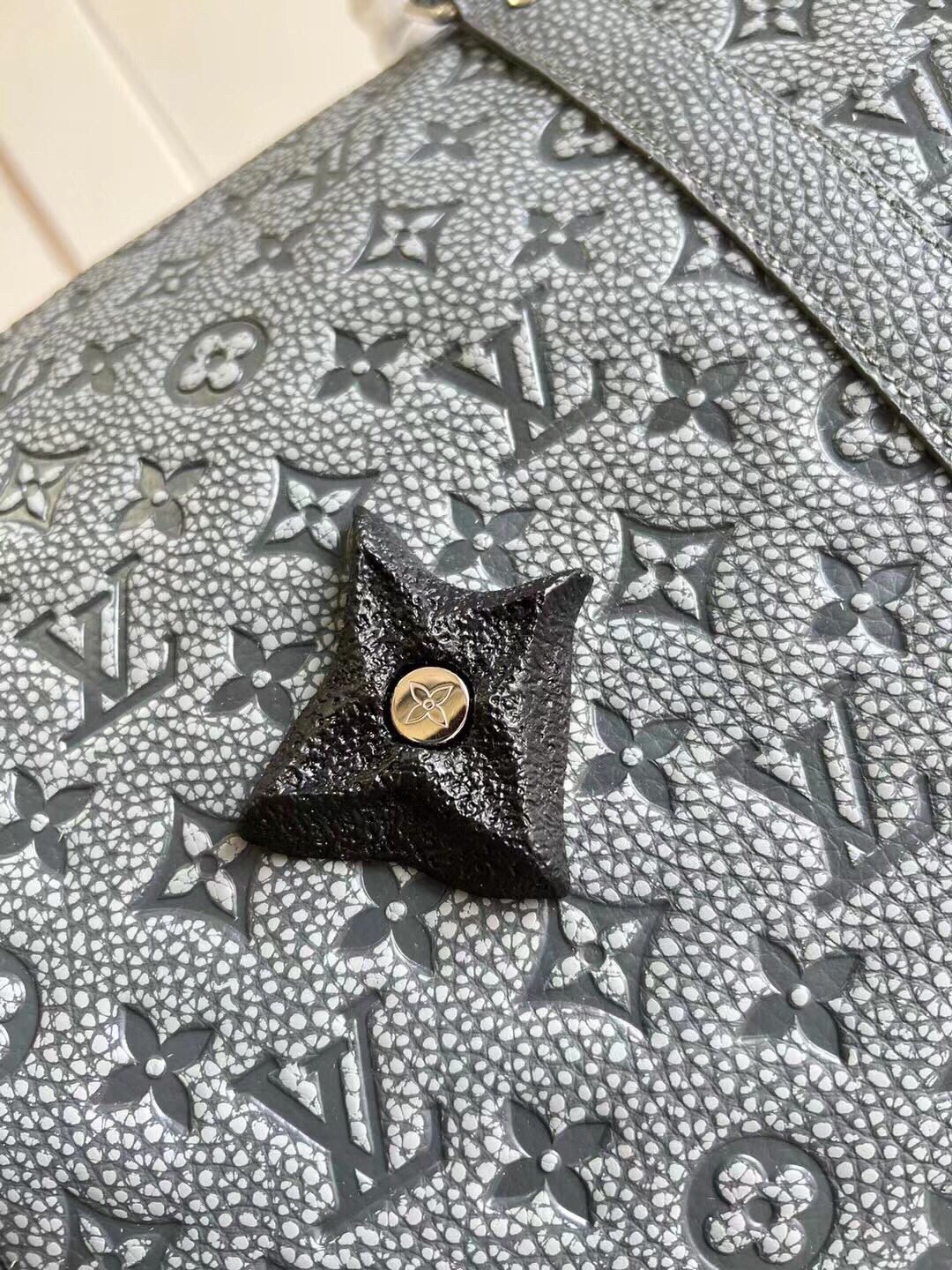 l**is V*t*n keepall 50 granite m20901