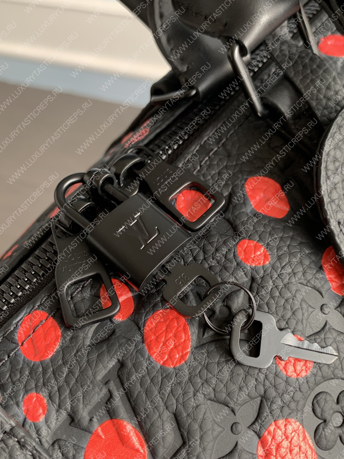 l**is V*t*n lv x yk keepall 50 black/red m21674