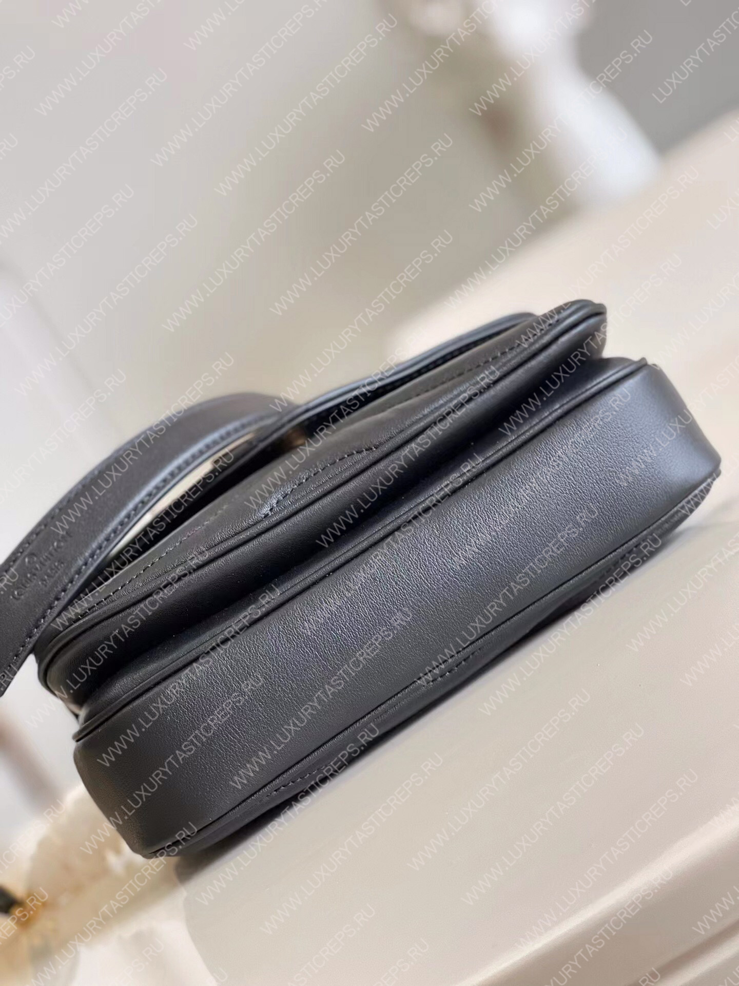 l**is V*t*n new wave chain bag pm black m20687