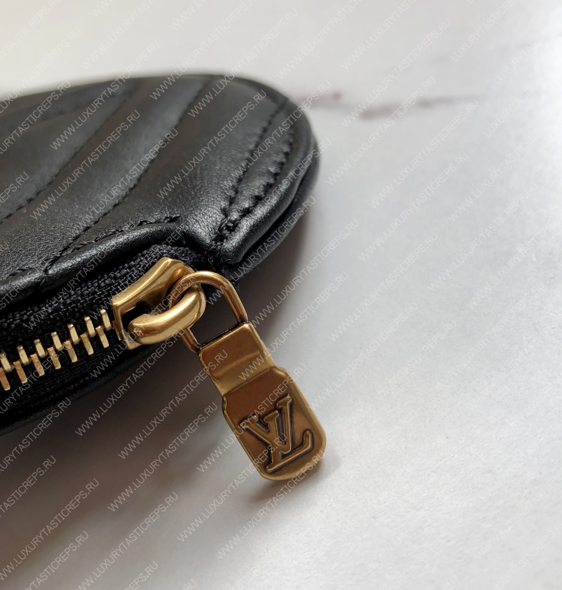 l**is V*t*n new wave multi-pochette black m56461