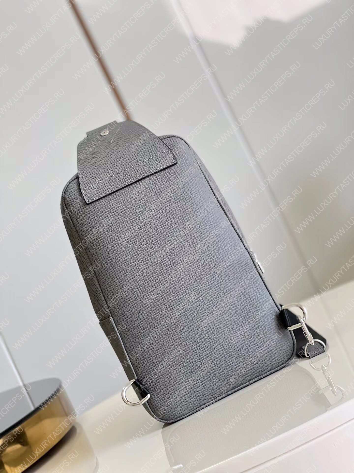 l**is V*t*n avenue sling bag glacier m30859