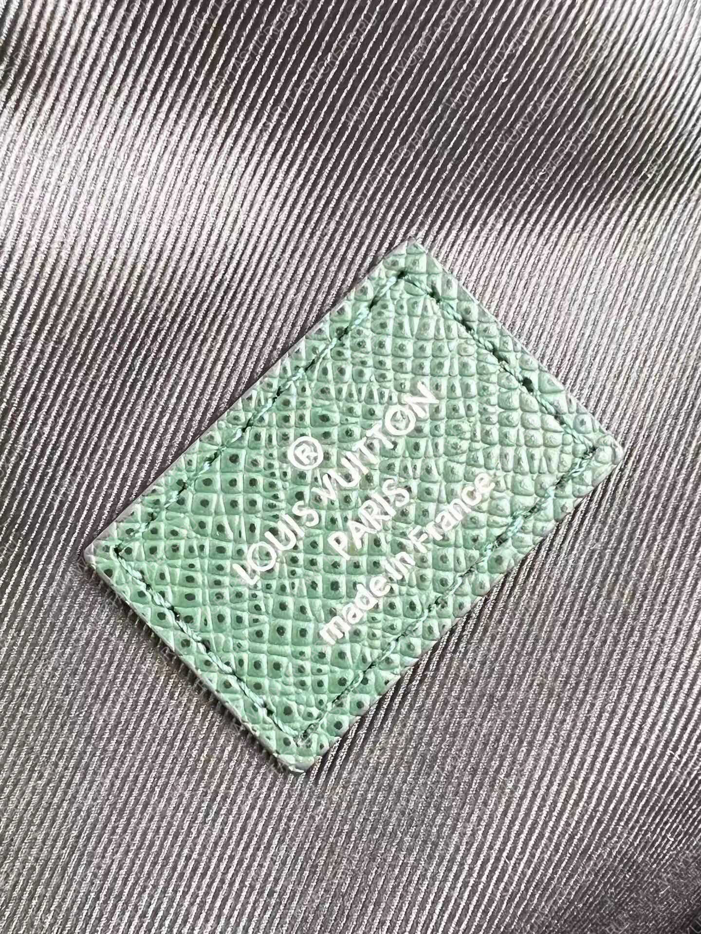 l**is V*t*n avenue sling bag green m30860