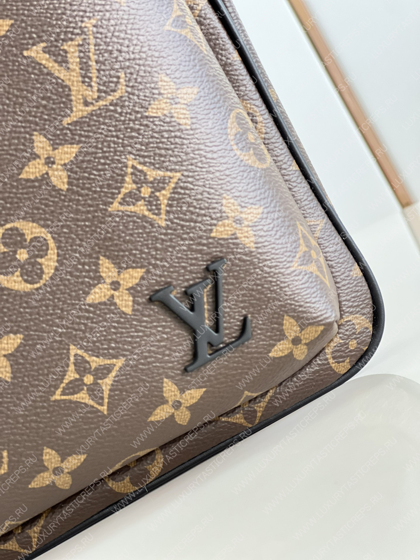 l**is V*t*n avenue slingbag monogram brown m46327