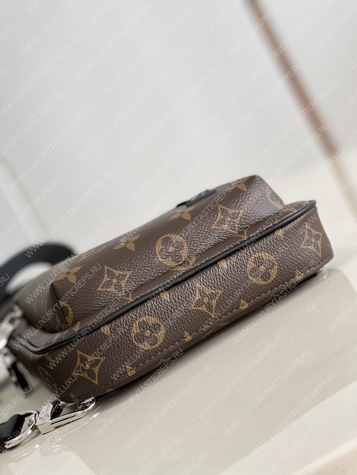 l**is V*t*n avenue slingbag monogram brown m46327