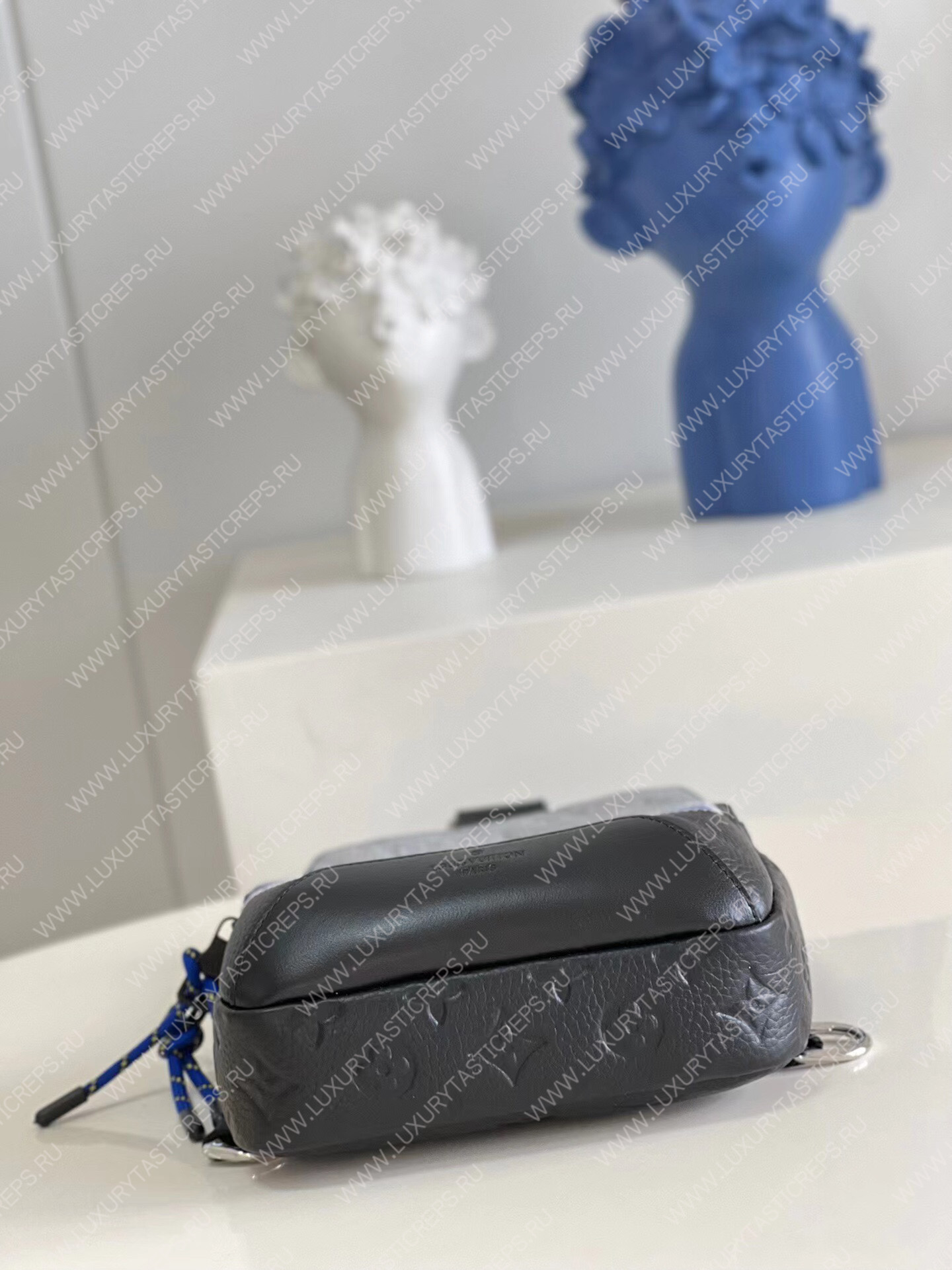 l**is V*t*n avenue slingbag gray m59926