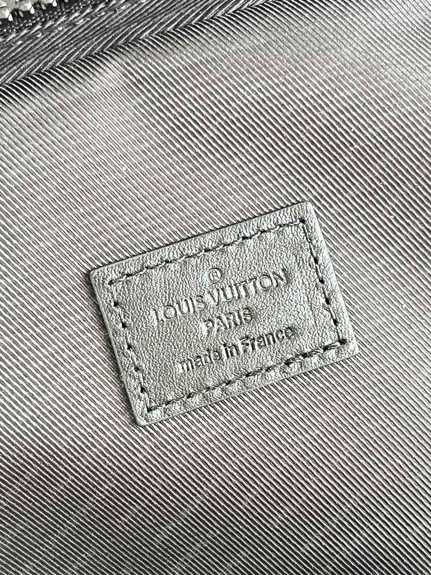 l**is V*t*n avenue slingbag gray m59926