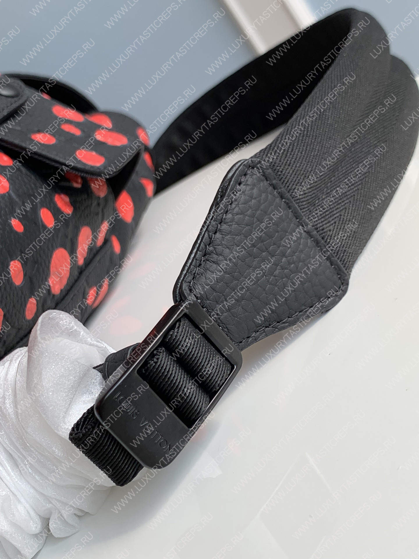 l**is V*t*n lv x yk christopher mm black/red m21978