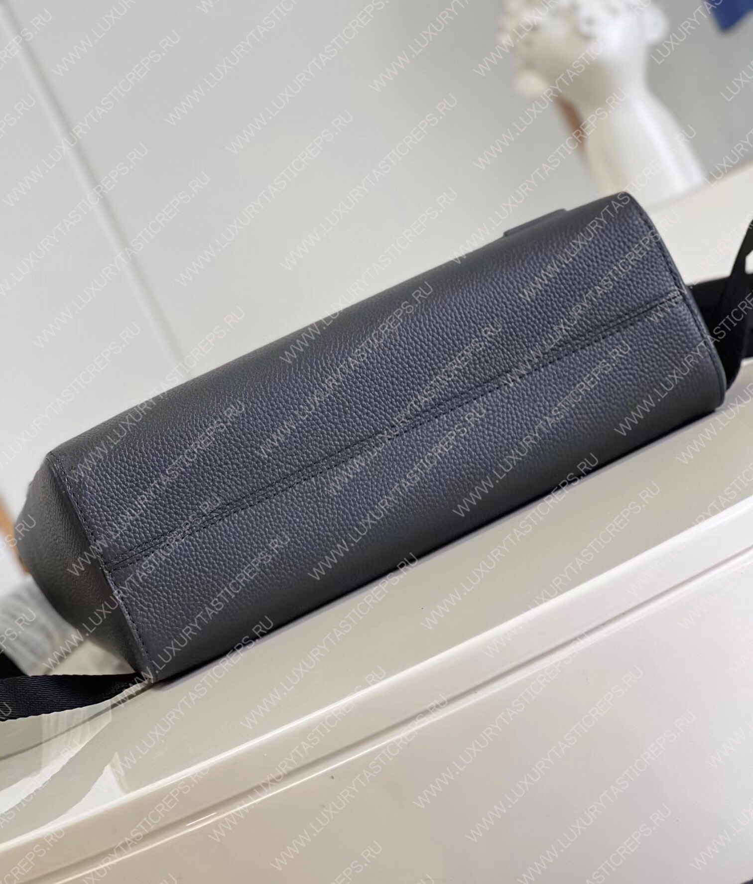 l**is V*t*n fastline backpack black m21367