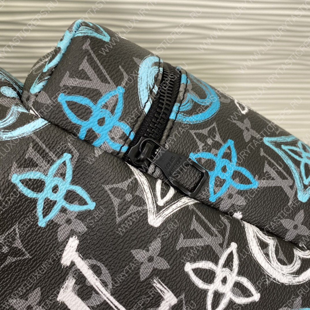 l**is V*t*n discovery backpack graffiti green m21395