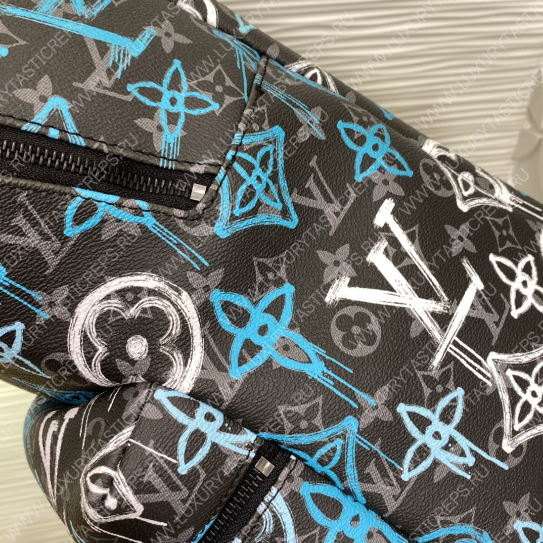 l**is V*t*n discovery backpack graffiti green m21395