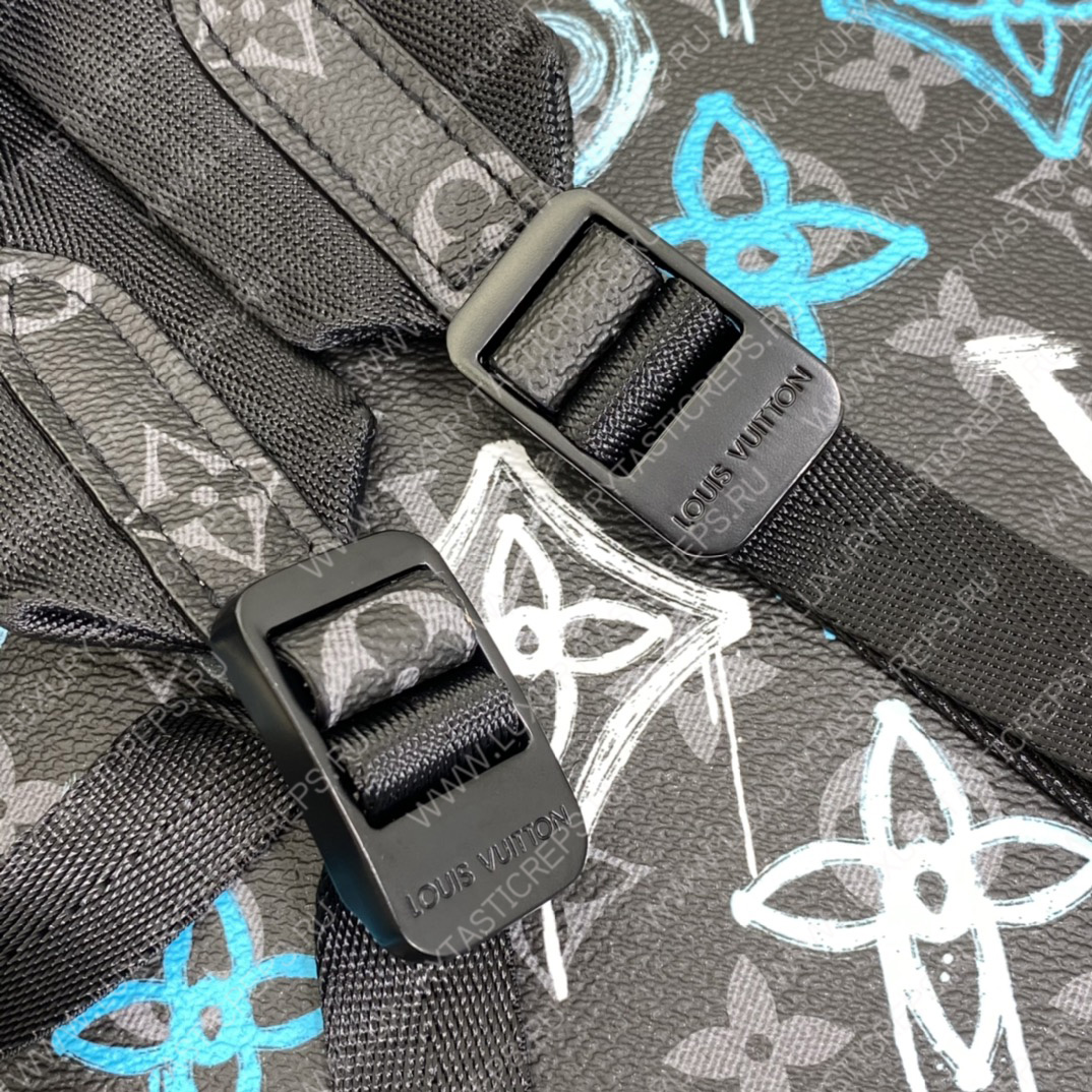 l**is V*t*n discovery backpack graffiti green m21395