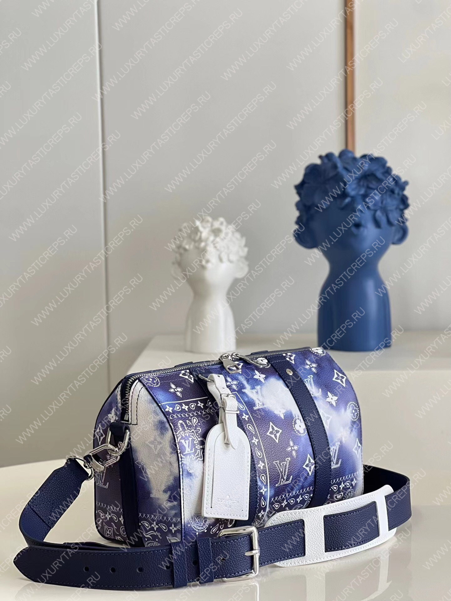 l**is V*t*n city keepall blue m20555
