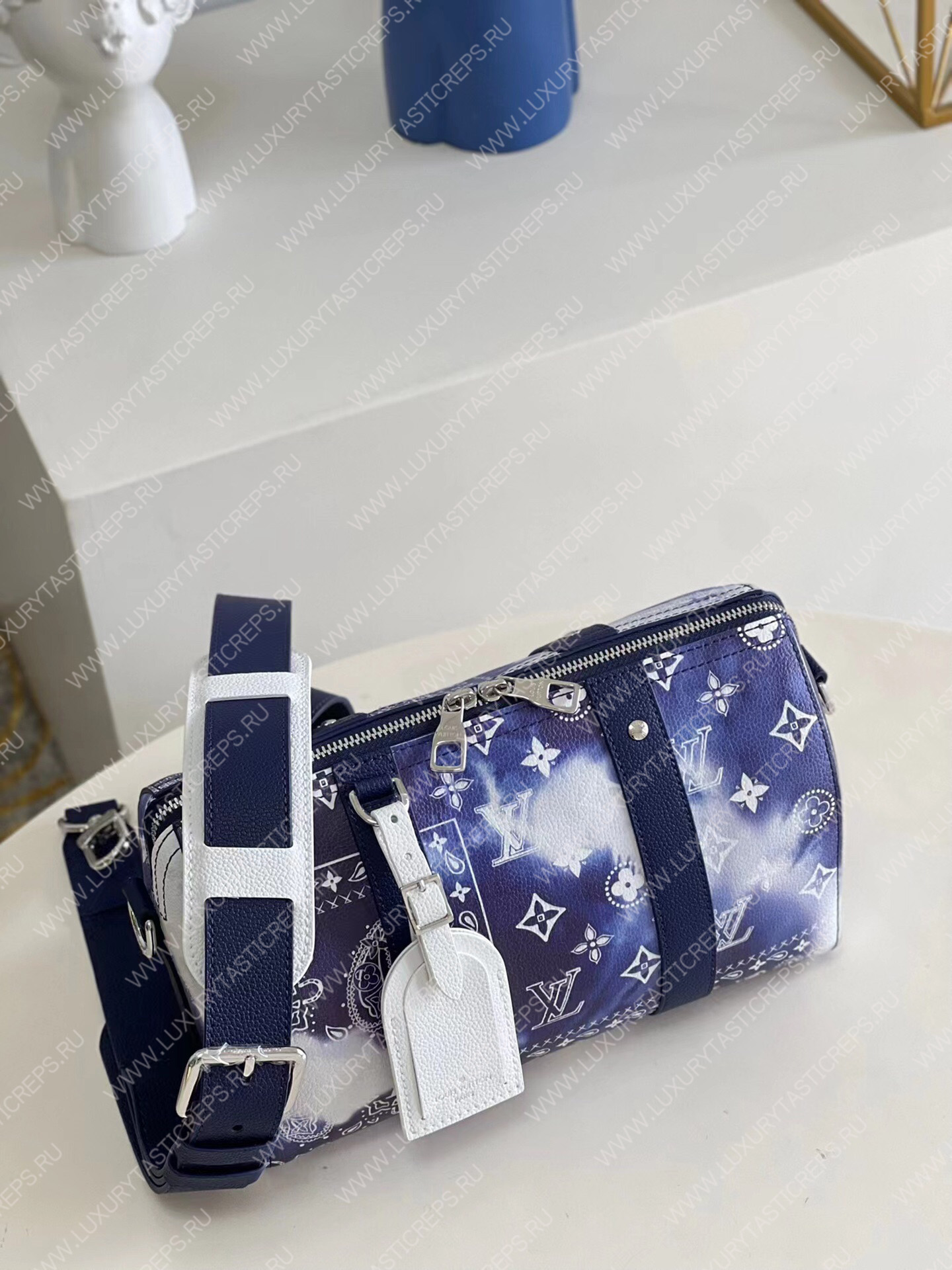 l**is V*t*n city keepall blue m20555